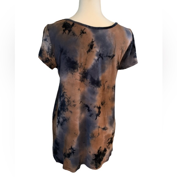 Ginger G Tye Dye Casual Top. Cap sleeves Offset Hem.  Cris Cross Neck Line - Picture 4 of 6